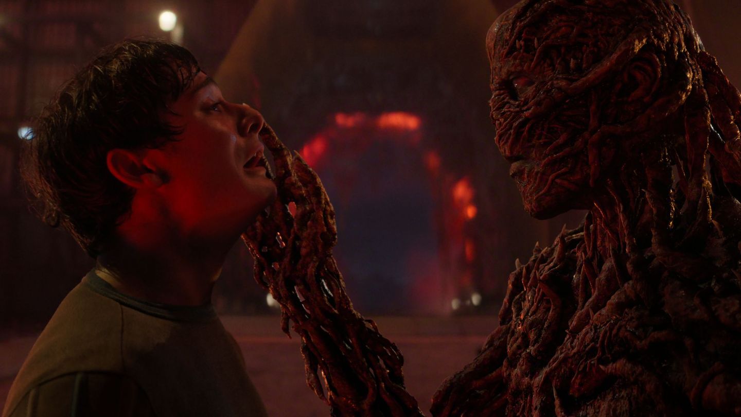 Am Ende der vierten Staffel schien es, als habe die Clique Vecna besiegt. Doch erste Eindrücke aus der neuen Staffel zeigen, dass er sich irgendwie retten konnte und nun einen grausamen Plan zu Ende bringen will ...