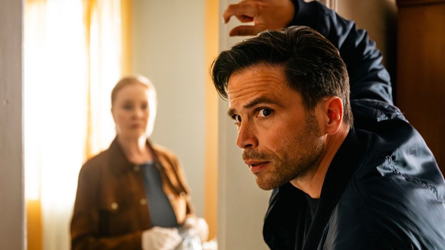 "Die Füchsin: Das Rachespiel": Anne Fuchs (Lina Wendel, l.) und Youssef El Kiliali (Karim Chérif) haben sich unerlaubt Zutritt