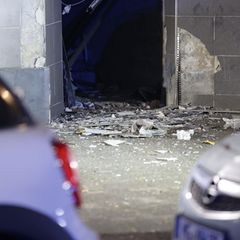 Am frühen Donnerstagmorgen ist es in Düsseldorf zu einer Explosion in einem Wohngebäude gekommen. Foto: David Young/dpa