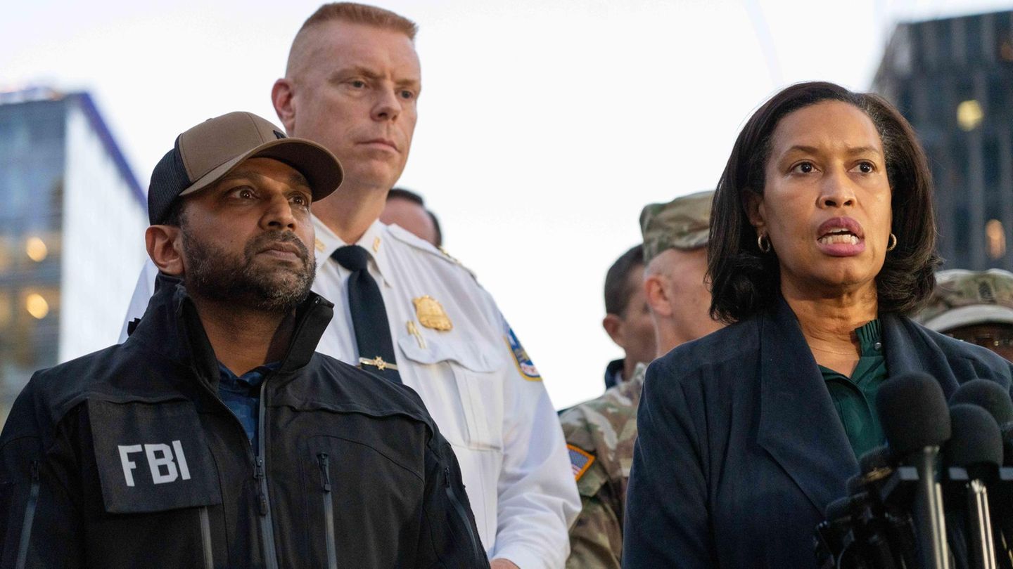 Washingtons Bürgermeisterin Muriel Bowser und FBI-Direktor Kash Patel auf einer gemeinsamen Pressekonferenz