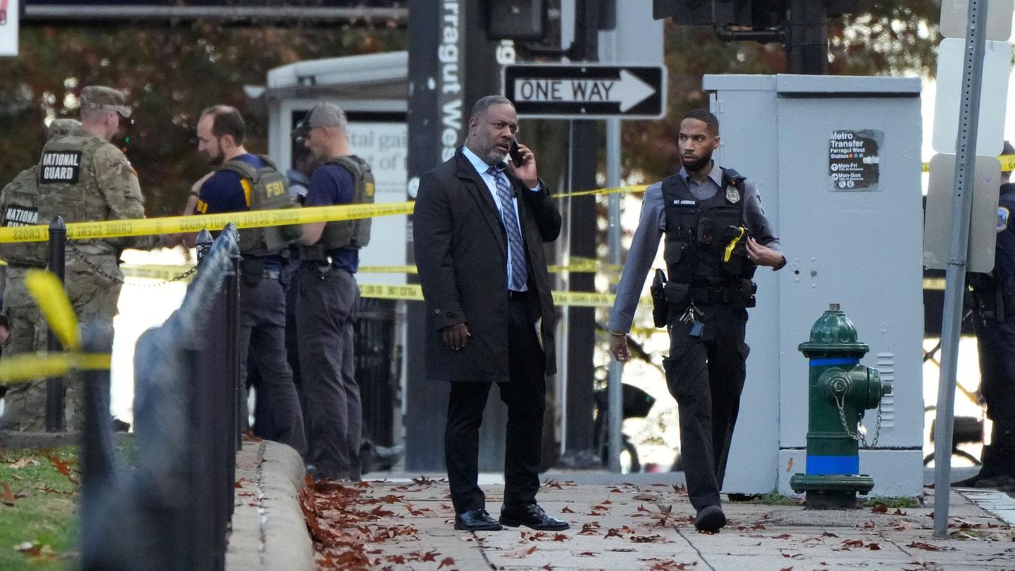 Einsatzkräfte ermitteln am Ort des Vorfalls