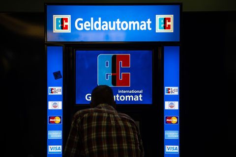 EU-Unterhändler haben sich auf neue Regeln zu Bargeldzugang und gegen Online-Betrug geeinigt. (Symbolbild) Foto: Hannes P. Alber