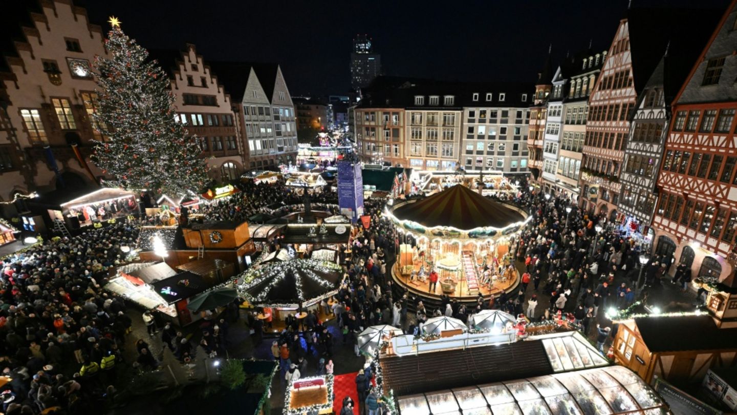 Blick auf Weihnachtsmarkt in Frankfurt am Main
