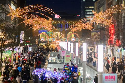 Die weihnachtlich geschmückte Innenstadt von Hannover. Viele Einzelhändler fürchten in diesem Jahr ein schlechtes Weihnachtsgesc