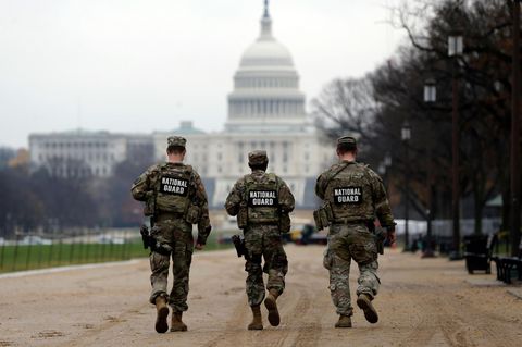 Drei Nationalgardisten patroullieren in Washington
