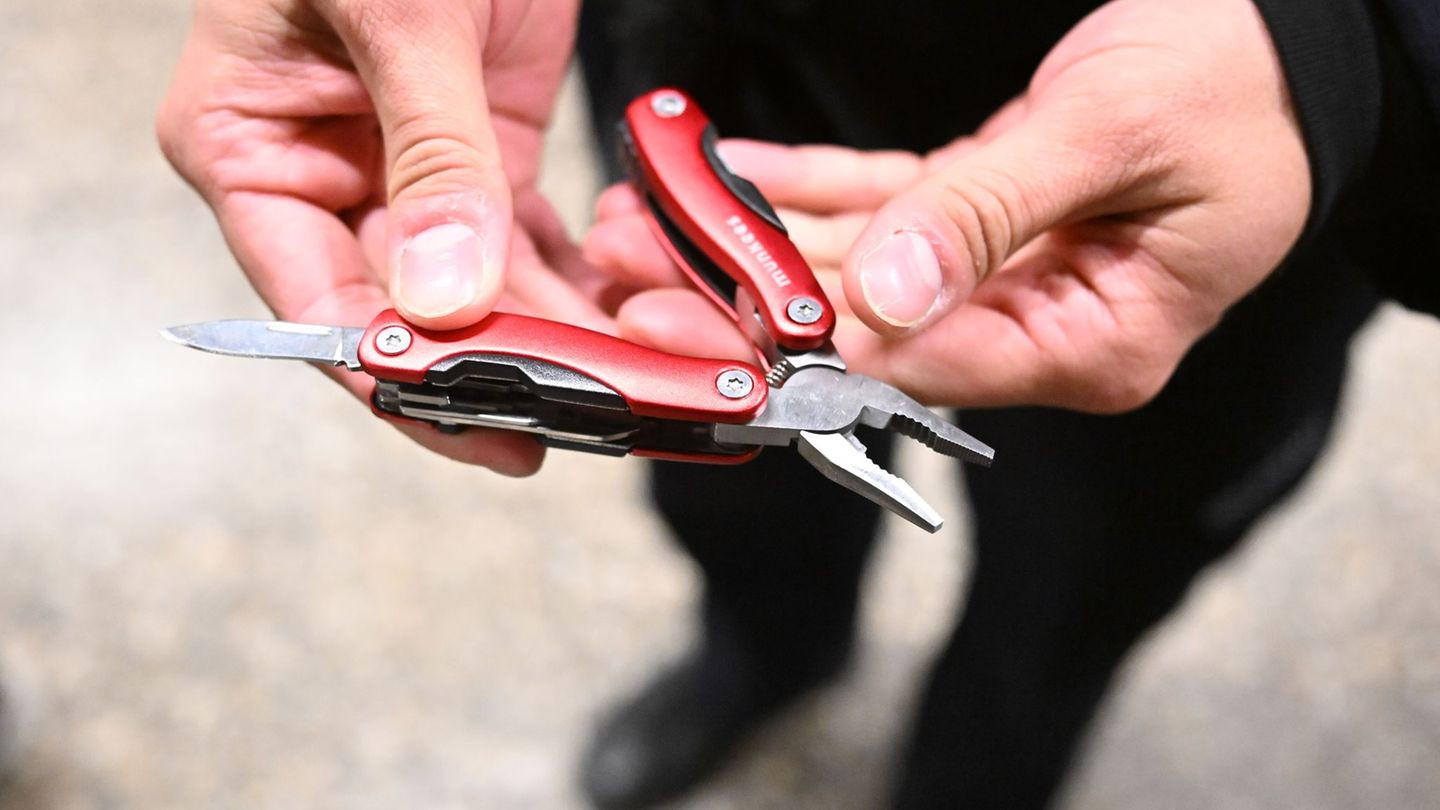 Ein Messerverbot gilt in Rheinland-Pfalz jetzt auch in Bussen und Bahnen des öffentlichen Nahverkehrs. (Symbolbild) Foto: Bernd