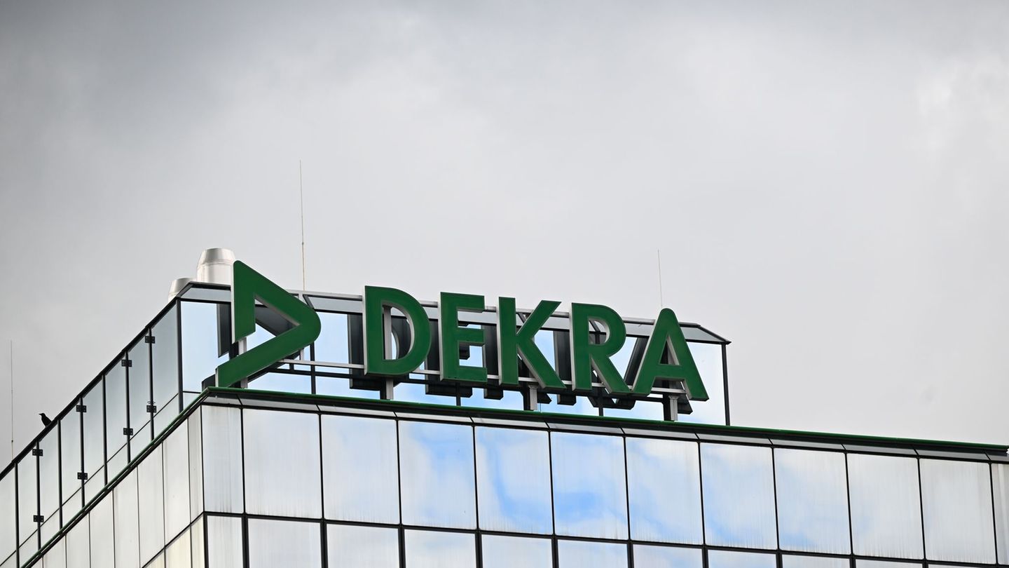 Die Dekra-Führung rechnet mit einem Umsatzplus. (Archivbild) Foto: Bernd Weißbrod/dpa