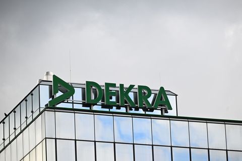 Die Dekra-Führung rechnet mit einem Umsatzplus. (Archivbild) Foto: Bernd Weißbrod/dpa
