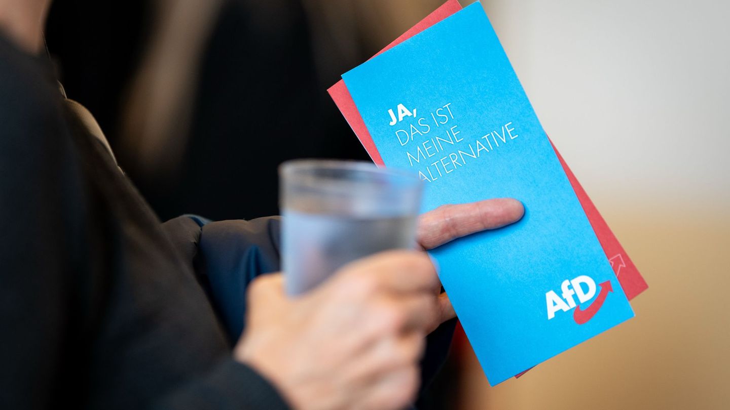 Nach der Einladung der AfD durch einen Unternehmerverband wächst die Debatte: Thüringens Wirtschaftskammern sehen sich dazu verp