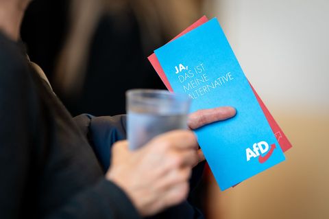 Nach der Einladung der AfD durch einen Unternehmerverband wächst die Debatte: Thüringens Wirtschaftskammern sehen sich dazu verp