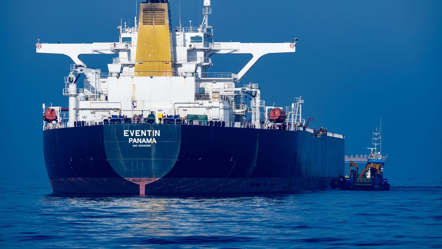 Vom deutschen Zoll eingezogen: Tanker und Ladung. (Archivfoto) Foto: Stefan Sauer/dpa