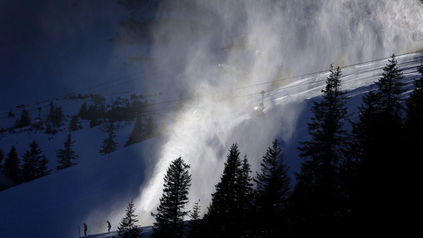 Um den Skilift am Fellhorn ist ein Streit entbrannt. (Archivbild) Foto: Karl-Josef Hildenbrand/dpa