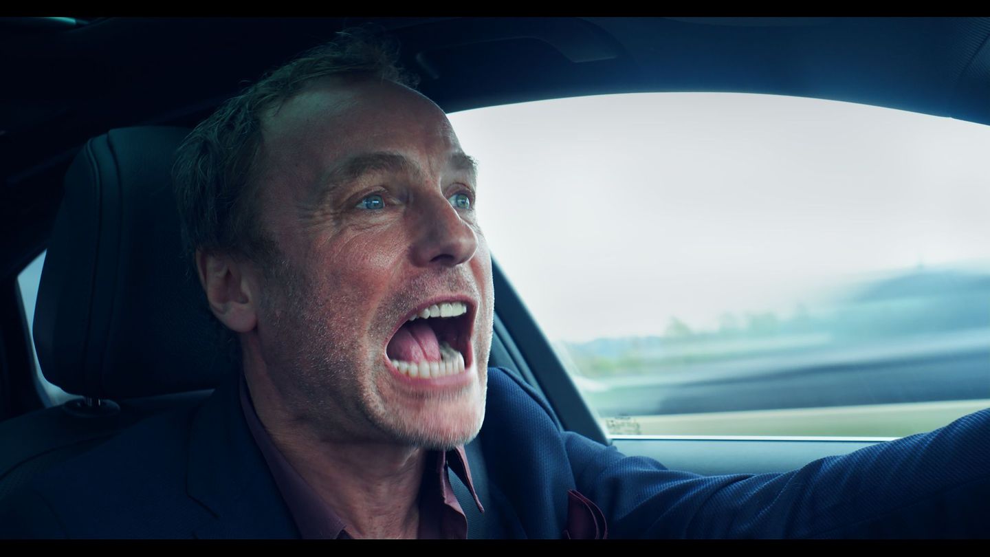 Furioser Episodenfilm "I Am The Greatest": In der Folge "Agent of Change" spielt "Tatort"-Star Mark Waschke einen Manager, der sich im Wortsinne auf der Überholspur befindet.