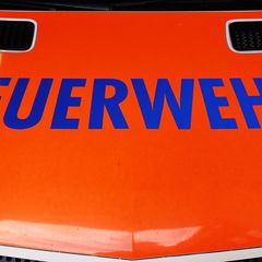 Der Wohnwagen brannte laut Feuerwehr in voller Ausdehnung. (Symbolbild) Foto: Julian Weber/dpa