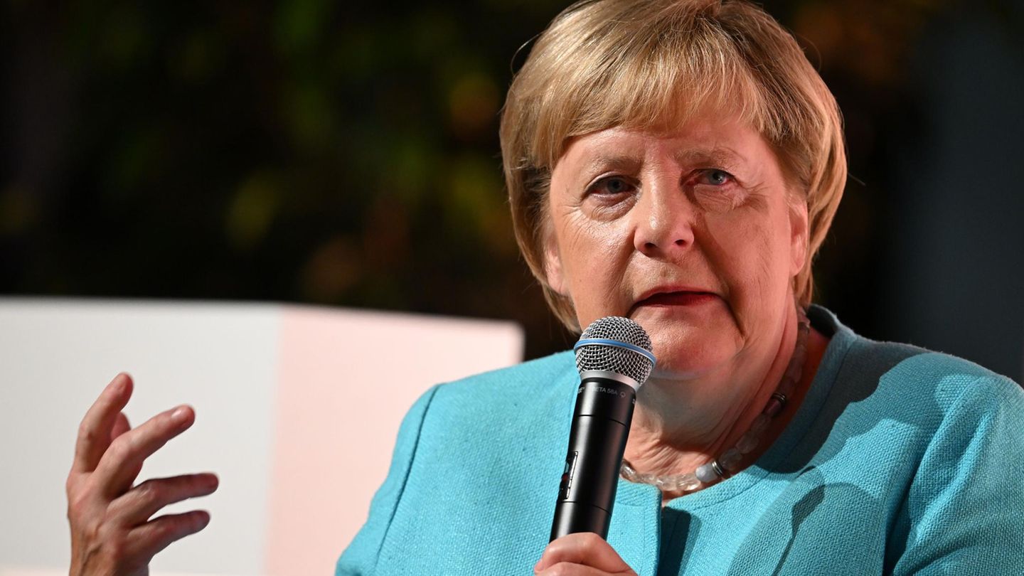 Angela Merkel poziva k samozavestnemu soočanju z AfD in jasni profilaciji strank