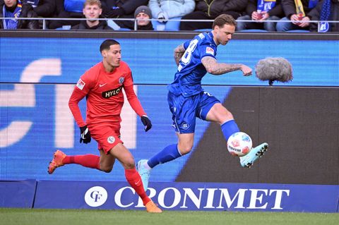 Agierte zuletzt nicht immer glücklich: KSC-Abwehrchef Marcel Franke Foto: Uli Deck/dpa