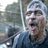 Der von Aaron Hilmer gespielte Richard muss sich mit seinem skrupellosen Vater Wilhelm Pape (Tom Wlaschiha) auseinandersetzen. "Richard ist ein Visionär. Er steht für eine neue Generation, die versucht, es besser zu machen", sagt der Schauspieler über seine Rolle. "Aber er will gleichzeitig seinem Vater gefallen, ihn stolz machen – obwohl die Wertvorstellungen der beiden sehr auseinandergehen. Trotzdem lässt er sich nicht entmutigen, das gefällt mir an ihm"