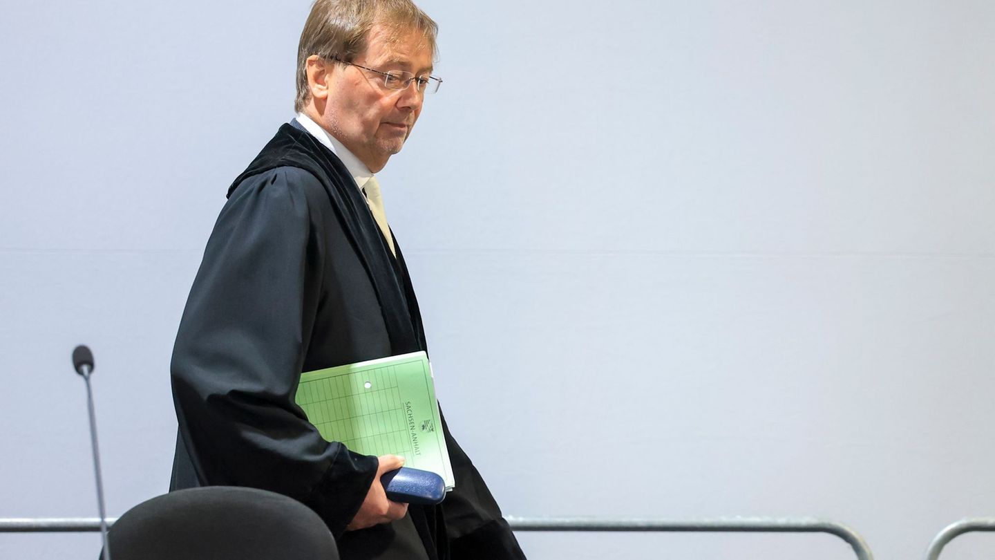 Der Vorsitzende Richter Dirk Sternberg betont, dass die Rechte aller Prozessbeteiligten gewahrt werden müssen. (Archivbild) Foto