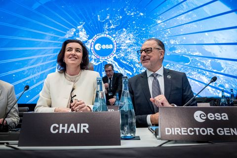 Schon seit Längerem steht fest, dass es für Europa drei Plätze Richtung Mond geben soll. (Archivbild) Foto: Sina Schuldt/dpa