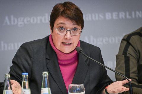 Landesrechnungshof-Präsidentin Karin Klingen wirft dem Senat unsolide Finanzpolitik vor. Foto: Jens Kalaene/dpa