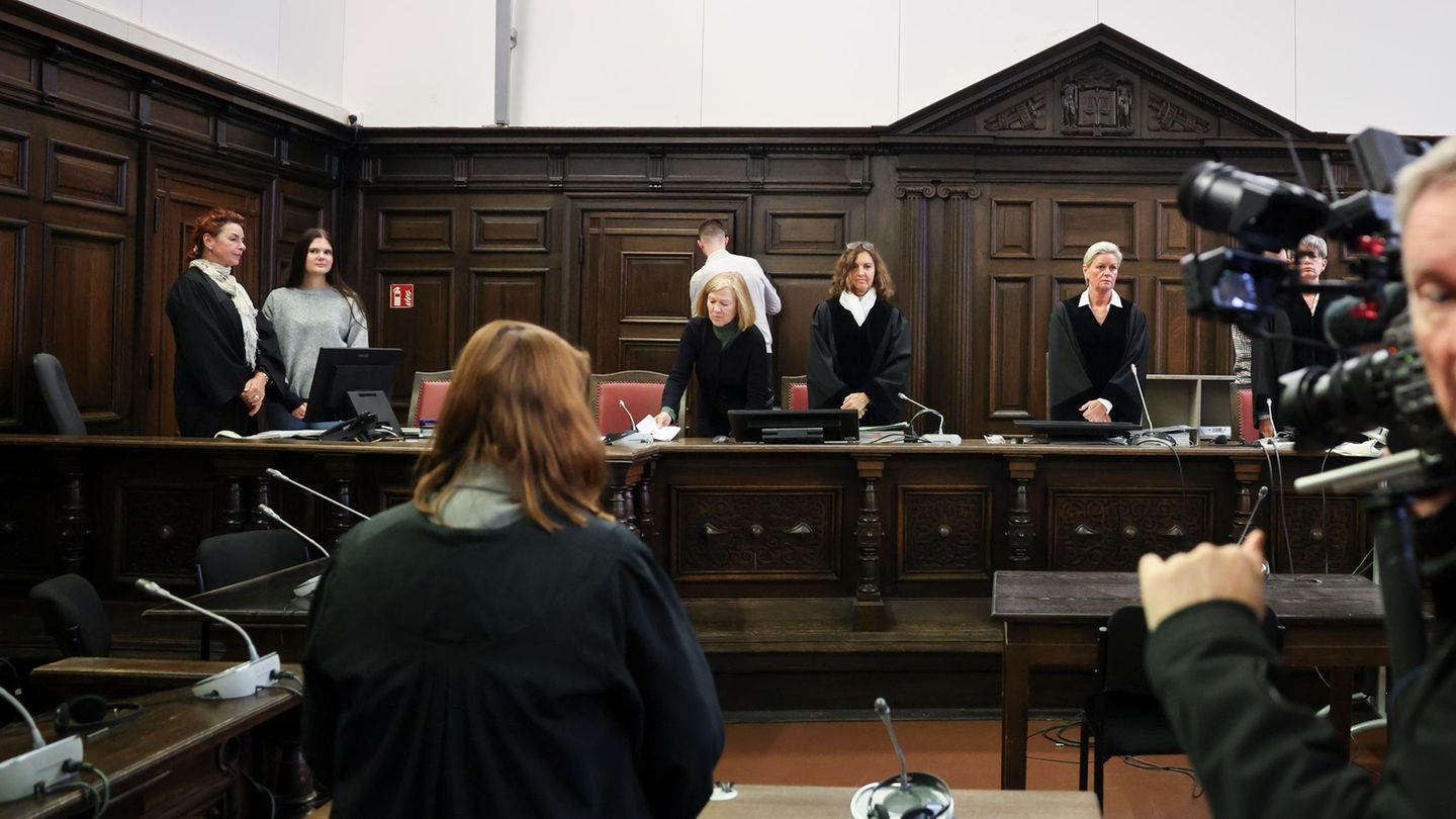 In dem sogenannten Sicherungsverfahren geht es um die Frage, ob der mutmaßliche Krankenhaus-Brandstifter auf Dauer in einer Psyc