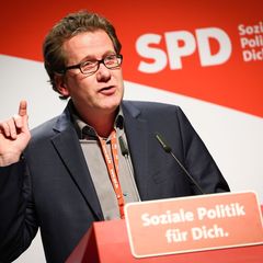 Der SPD-Bildungspolitiker Martin Habersaat fordert mehr Verlässlichkeit für Berufsschulen. (Archivbild) Foto: Christian Charisiu