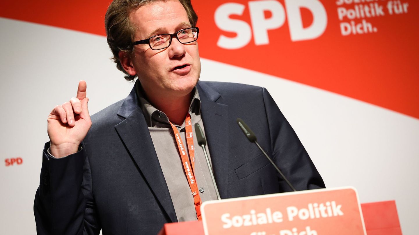 Der SPD-Bildungspolitiker Martin Habersaat fordert mehr Verlässlichkeit für Berufsschulen. (Archivbild) Foto: Christian Charisiu