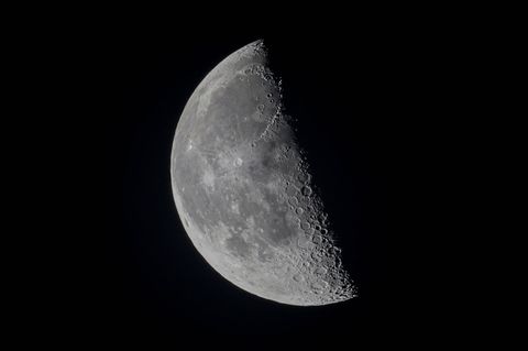 Mond, hälftig im Schatten, Esa-Symbolbild