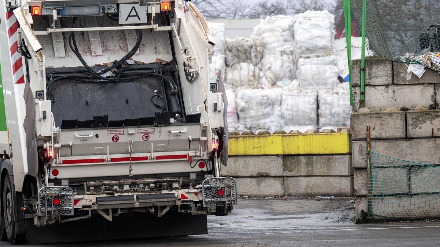 Der Säugling wurde im Bauschutt gefunden. Foto: Sina Schuldt/dpa