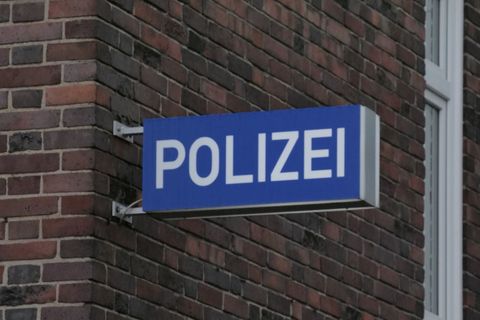 Die Polizei nahm den Tatverdächtigen am Mittwoch fest. (Symbolbild) Foto: Markus Gayk/dpa