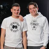 You-Tuber Jan Zimmermann (l.), bekannt durch den Kanal "Gewitter im Kopf", ist am 18. November an einem epileptischen Anfall gestorben. Er wurde 27 Jahre alt. Auf dem Youtube-Kanal, den Zimmermann gemeinsam mit seinem Freund Tim Lehmann (r.) führte, klärte er über sein Leben mit dem Tourette-Syndrom auf   