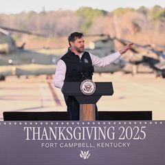 "Tödlichste Waffe der Welt" – US-Vizepräsident J. D. Vance heizt Soldaten ein