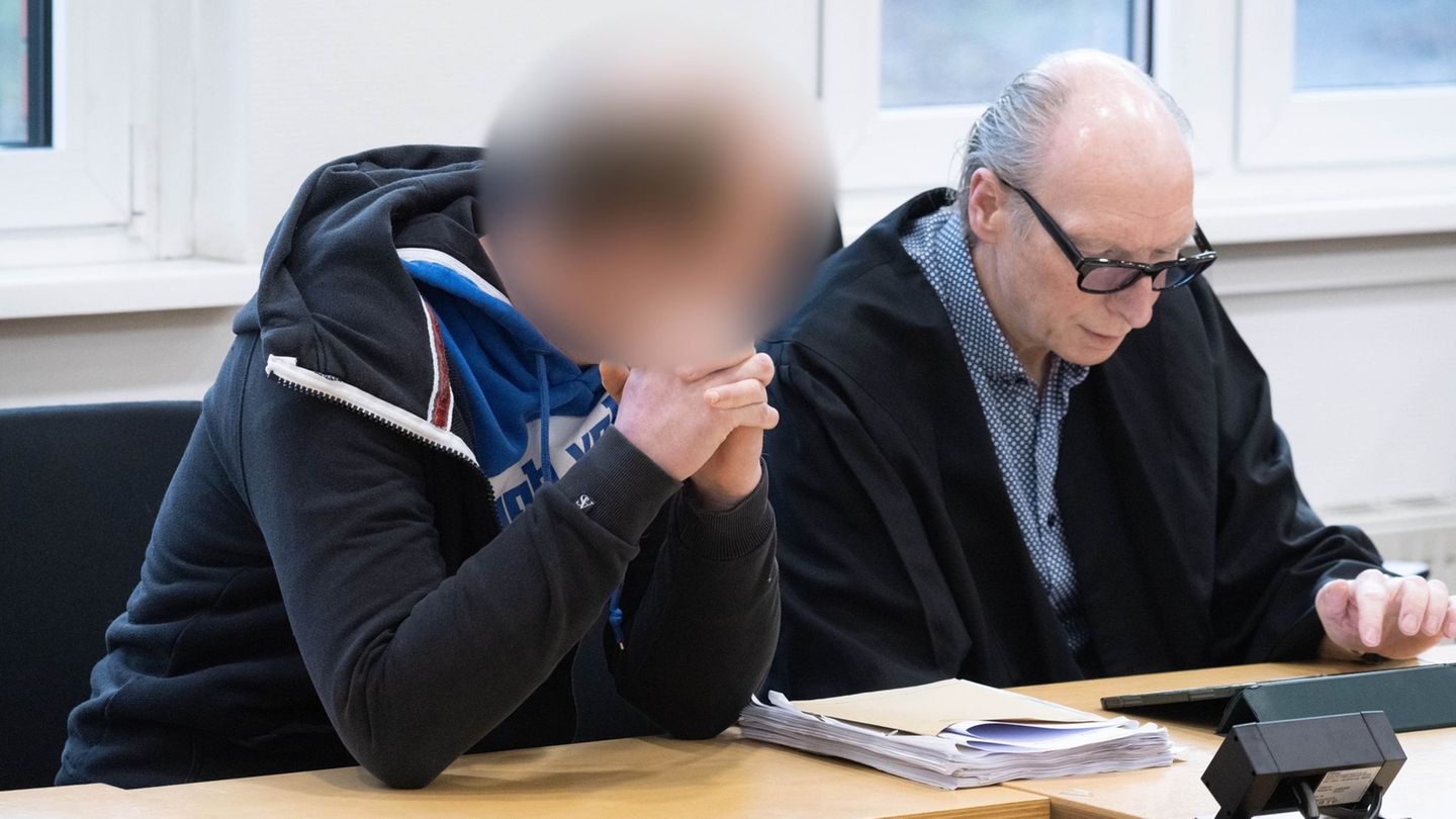 Mehrere hundert- bis zu tausendmal soll eine Frau sexuelle Handlungen mit Freiern durchgeführt haben - laut Anklage gegen ihren