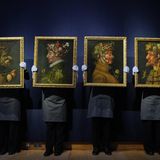 London, Großbritannien. "Die vier Jahreszeiten" des berühmten Malers Giuseppe Arcimboldo aus dem 16. Jahrhundert werden im Auktionshaus Christie's ausgestellt. Dort werden sie bei der Versteigerung am 2. Dezember voraussichtlich für 800.000 bis 1.200.000 britische Pfund verkauft.