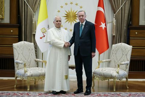 Papst Leo XIV. (l.) und der türkische Präsident Erdogan