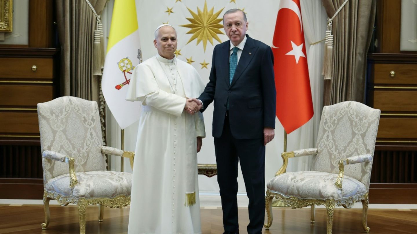 Papst Leo XIV. (l.) und der türkische Präsident Erdogan