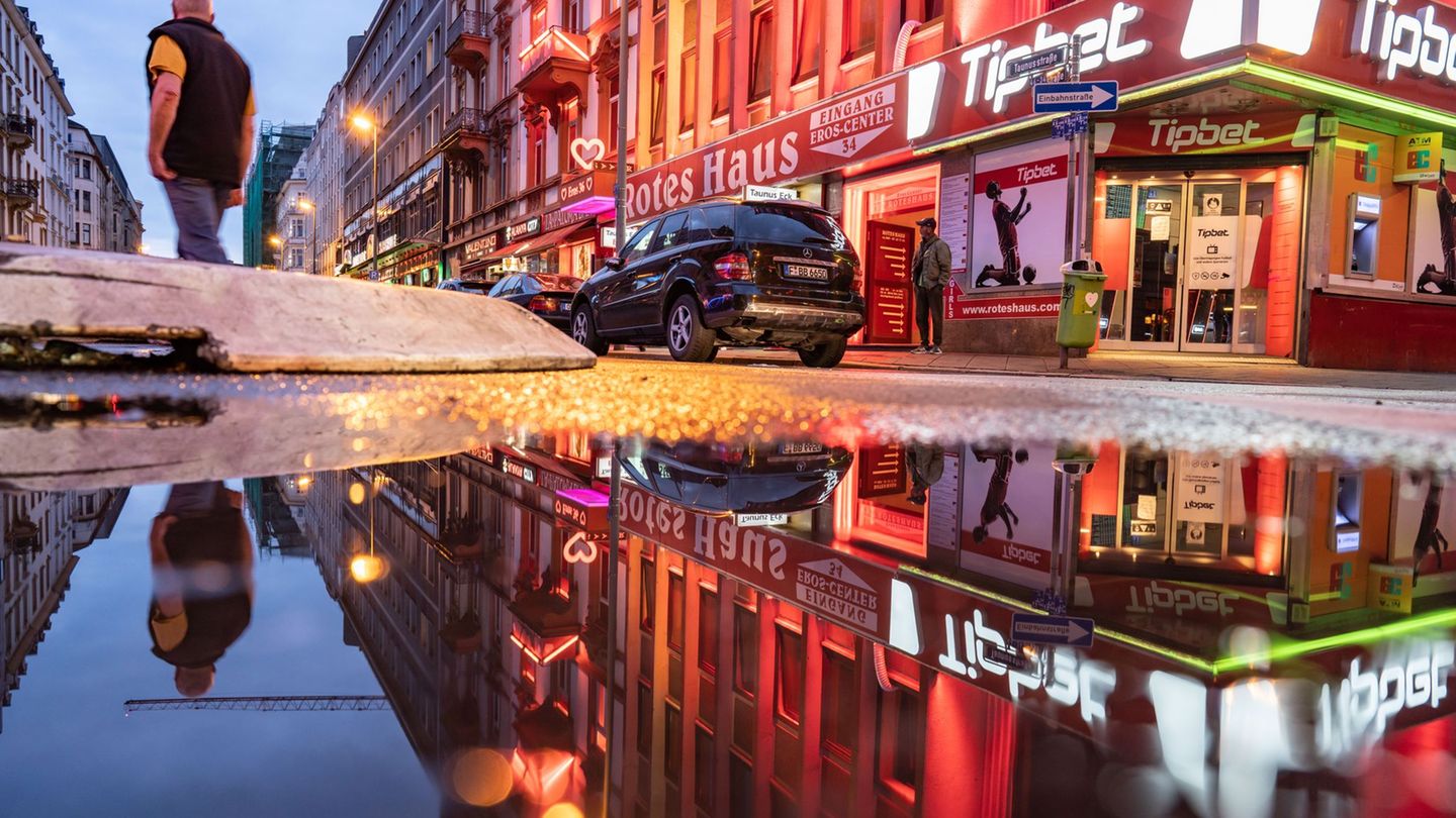 Das Frankfurter Bahnhofsviertel ist mit seinem multikulturellen Angebot besonders attraktiv für Partygänger, mit seiner Drogenpr