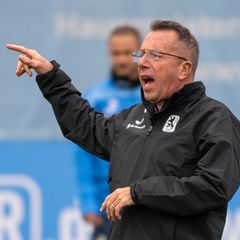1860-München-Trainer Markus Kauczinski beim Training. (Archivfoto) Foto: Peter Kneffel/dpa