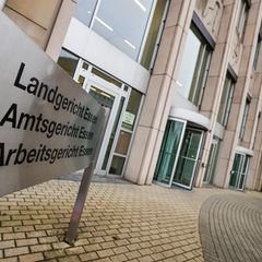 Der 34 Jahre alte Angeklagte hat gestanden, zwischen Dezember 2024 und Mai 2025 insgesamt neun Mädchen missbraucht und dabei zum