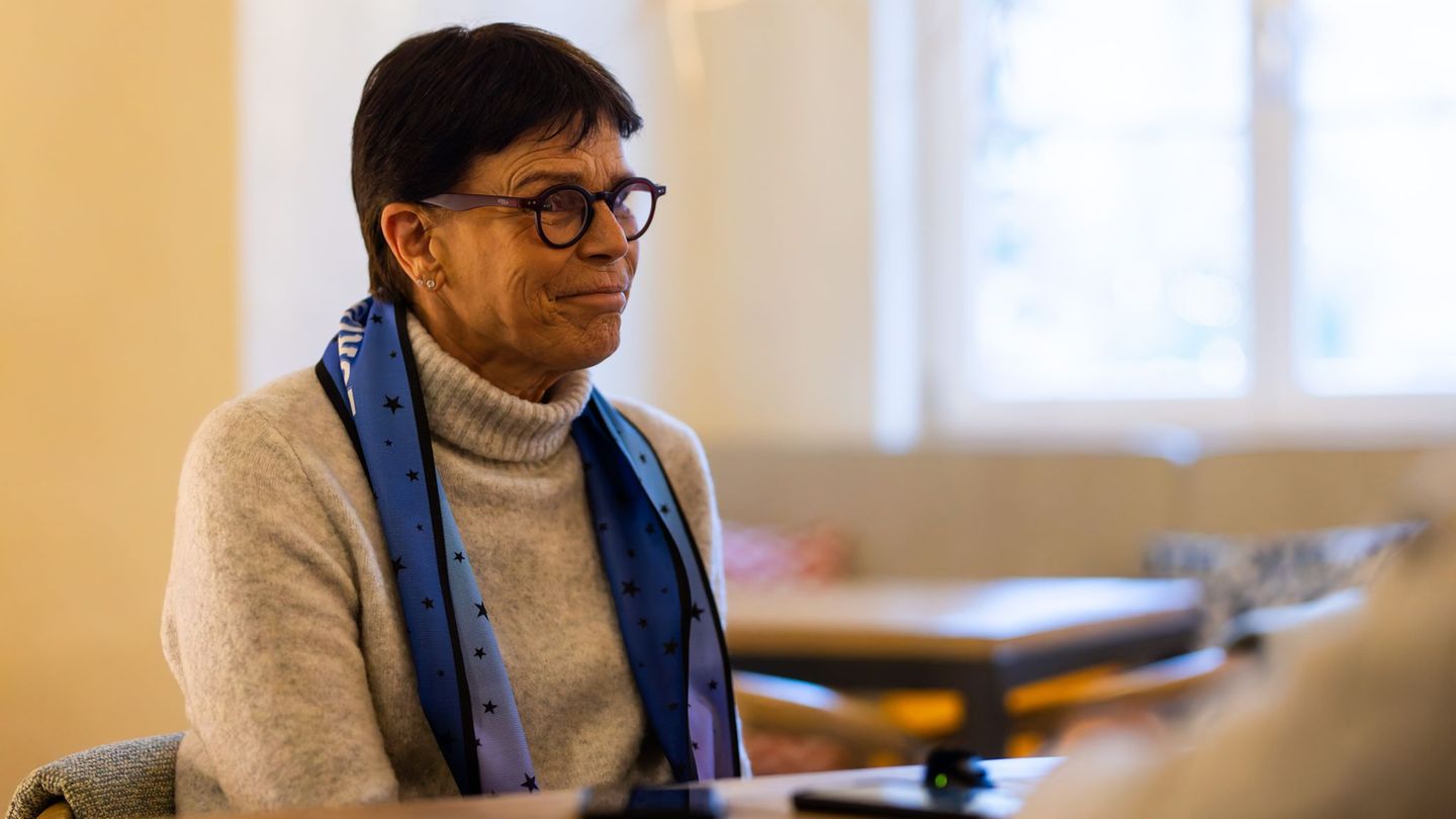 Freizeitpark-Prinzessin-St-phanie-besucht-Zirkusshow-im-Europa-Park