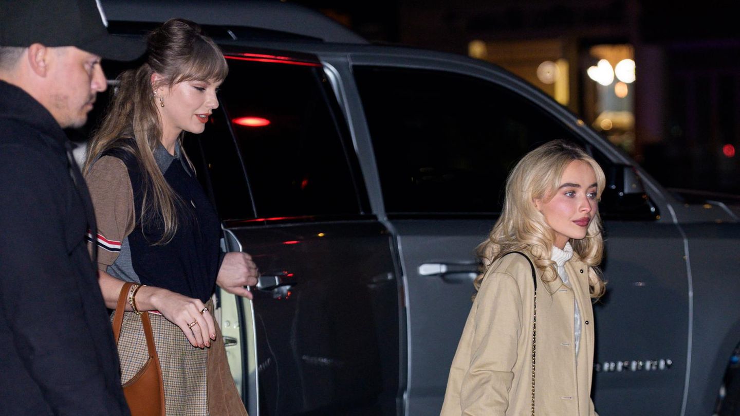 Taylor Swift und Sabrina Carpenter auf dem Weg in ein Restaurant in New York