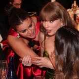 Selena Gomez umarmt Taylor Swift