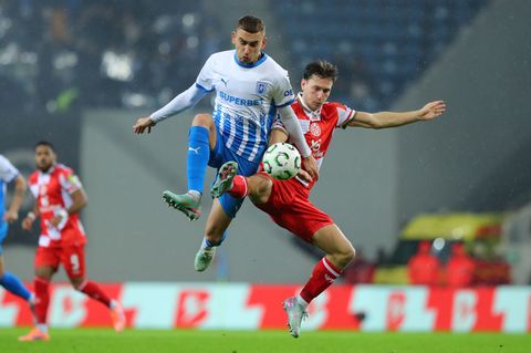 Der FSV Mainz 05 um William Bøving (r) tat sich gegen Craiova schwer. Foto: Constantin Stefan/dpa