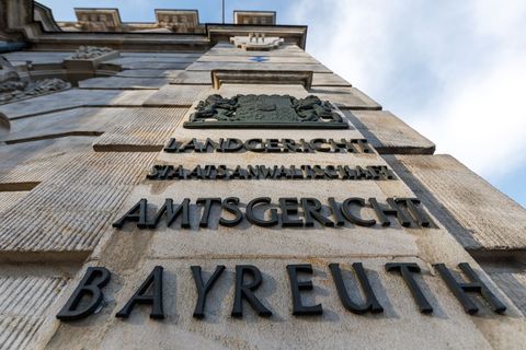 Mehr als fünf Jahre haben Wissenschaftler der Universität Bayreuth Hunderte Verfahren gesichtet und handelnde Personen der NS-Ze