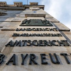 Mehr als fünf Jahre haben Wissenschaftler der Universität Bayreuth Hunderte Verfahren gesichtet und handelnde Personen der NS-Ze