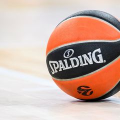 Der Basketball fliegt bald wieder in Israel durch Körbe. Foto: Tom Weller/dpa