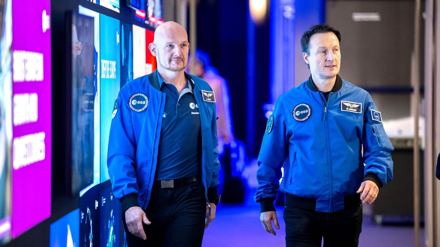 Die Astronauten Alexander Gerst und Matthias Maurer sehen große Chancen in der "Artemis"-Mission. Foto: Sina Schuldt/dpa