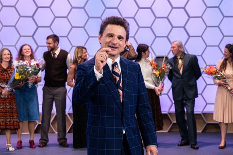 1978 ist Hans Rosenthal (Florian Lukas) mit seiner Sendung "Dalli-Dalli" auf dem Höhepunkt seines Erfolges. Am 9. November soll die 75. Ausgabe der Sendung live über den Bildschirm flimmern.