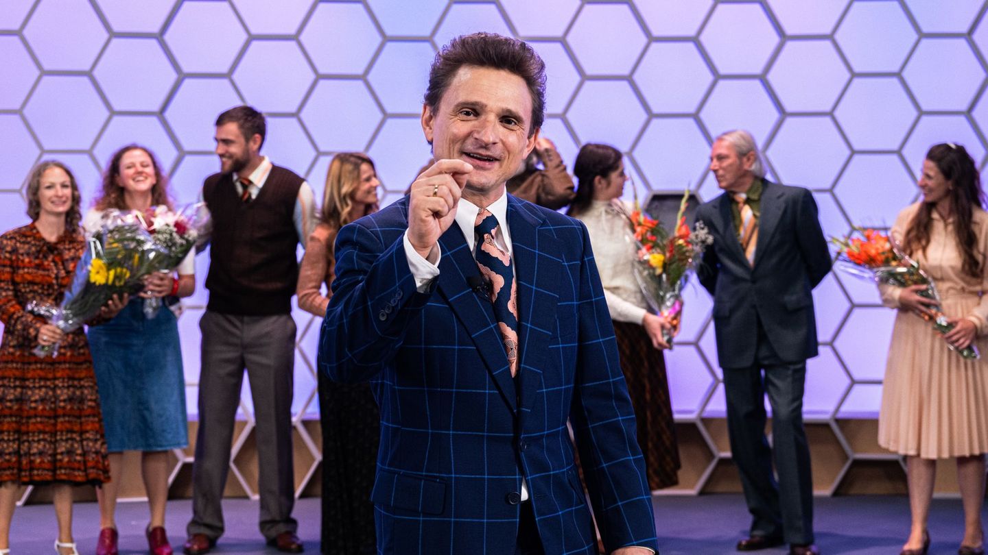 1978 ist Hans Rosenthal (Florian Lukas) mit seiner Sendung "Dalli-Dalli" auf dem Höhepunkt seines Erfolges. Am 9. November soll die 75. Ausgabe der Sendung live über den Bildschirm flimmern.