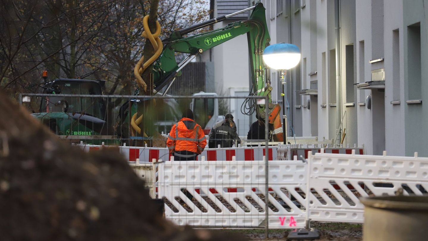Der Bomben-Fundort liegt direkt an Wohnhäusern im Stadtteil Köln-Gremberghoven. Foto: Sascha Thelen/dpa